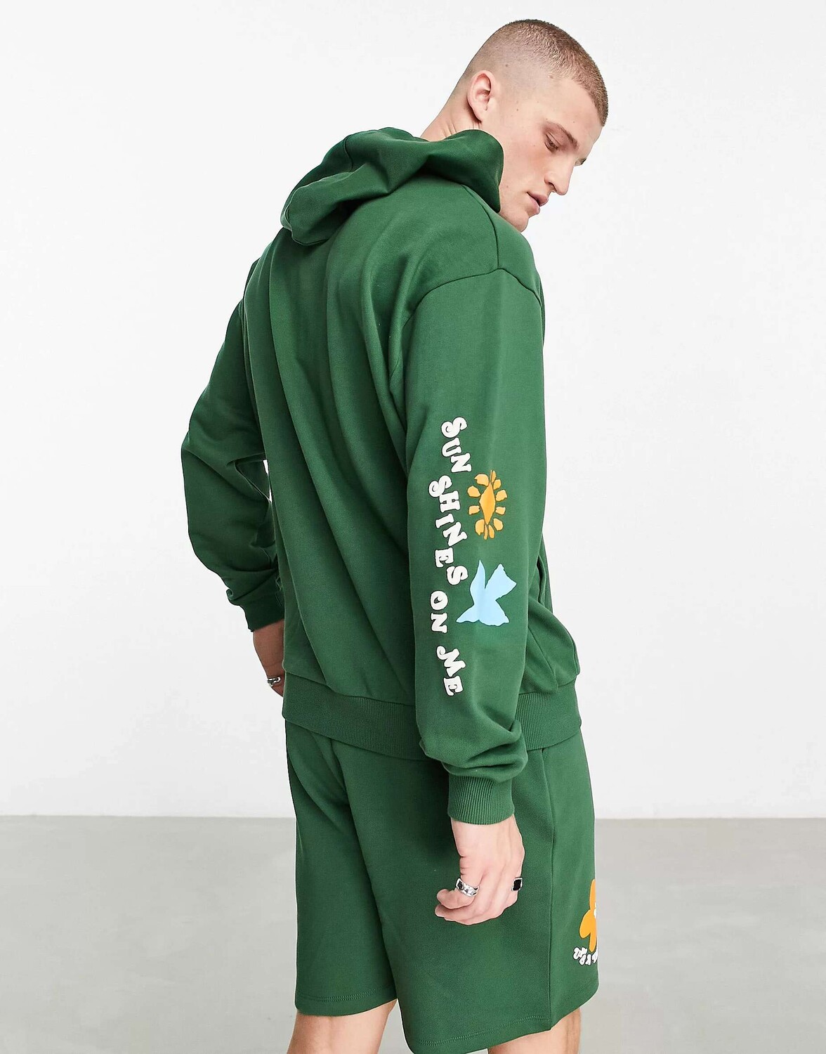 Темно-зеленая толстовка в стиле oversized с принтом в виде скейтбордов и многослойных объемных буфов ASOS, Зеленый, Темно-зеленая толстовка в стиле oversized с принтом в виде скейтбордов и многослойных объемных буфов ASOS
Темно-зеленая толстовка в стиле oversized с принтом в виде скейтбордов и многослойных объемных буфов ASOS, Зеленый, Темно-зеленая толстовка в стиле oversized с принтом в виде скейтбордов и многослойных объемных буфов ASOS