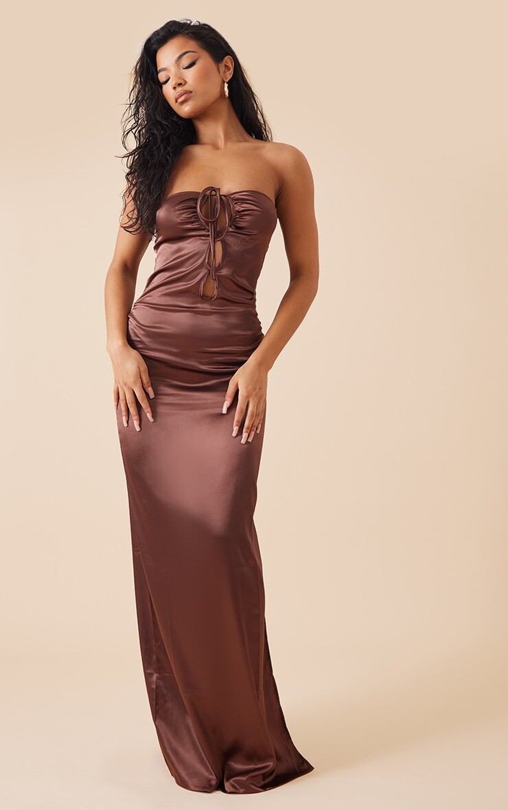 PrettyLittleThing Атласное платье макси шоколадного цвета с вырезом халтер и вырезом
PrettyLittleThing Атласное платье макси шоколадного цвета с вырезом халтер и вырезом