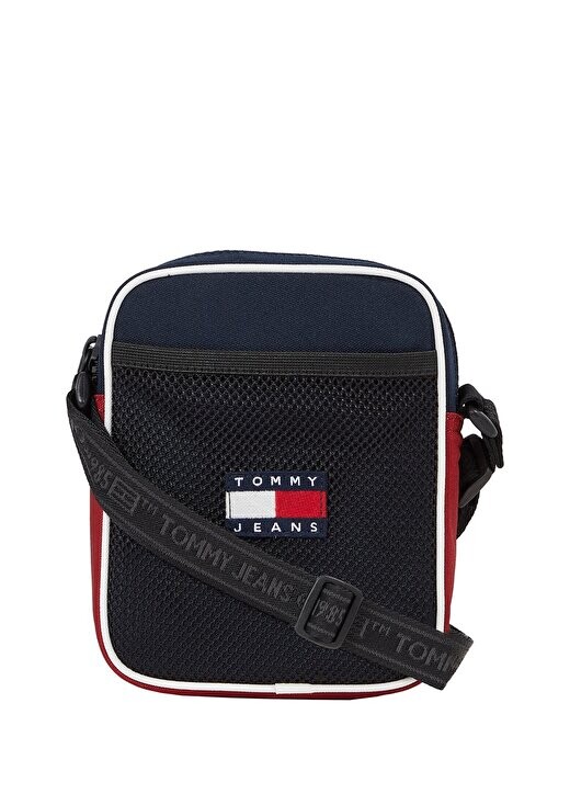 Мужская сумка-мессенджер темно-синего цвета размером 18x18x6 см TJM HERITAGE REPORTER Tommy Hilfiger, темно-синий
Мужская сумка-мессенджер темно-синего цвета размером 18x18x6 см TJM HERITAGE REPORTER Tommy Hilfiger, темно-синий