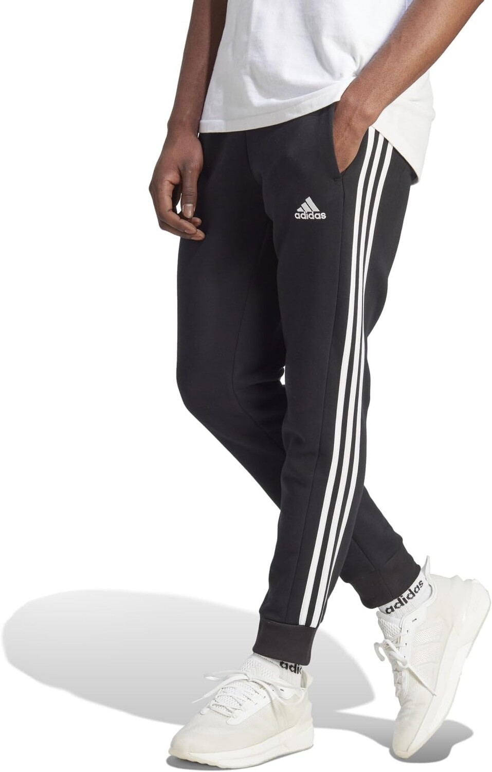 Флисовые брюки с зауженными манжетами и тремя полосками Essentials adidas, цвет Black/White
Флисовые брюки с зауженными манжетами и тремя полосками Essentials adidas, цвет Black/White
