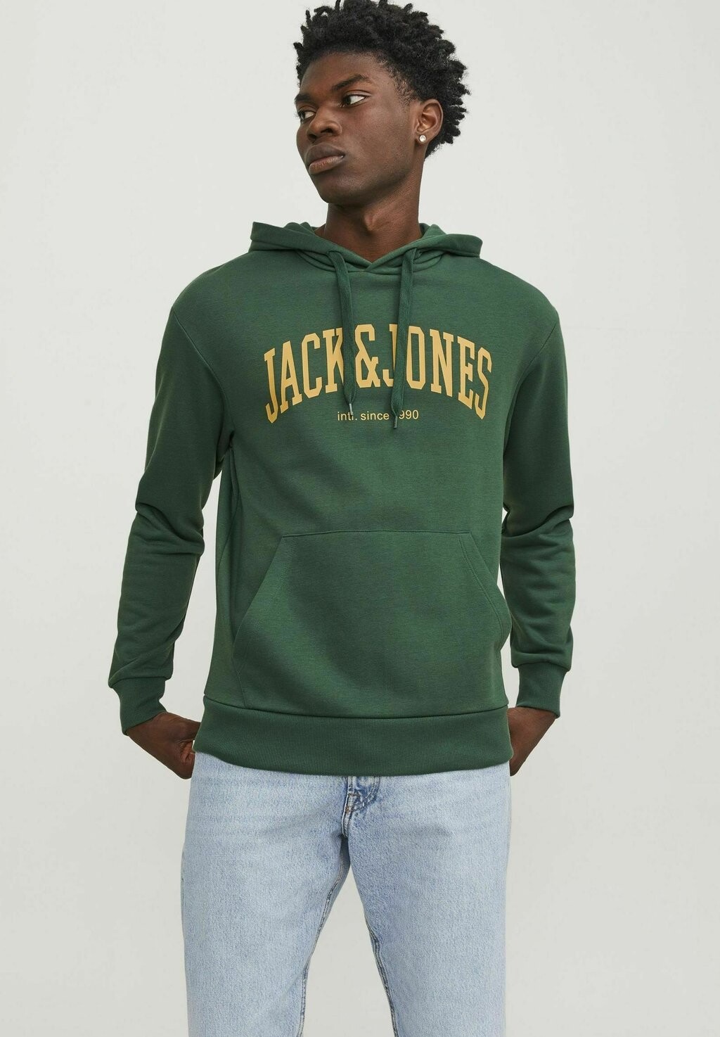 Толстовка Josh Mit Tunnelzug, Kängurutasche Und Label-Print Jack & Jones, цвет dark green
Толстовка Josh Mit Tunnelzug, Kängurutasche Und Label-Print Jack & Jones, цвет dark green