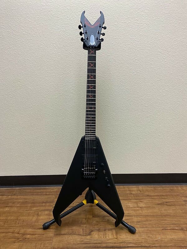 Электрогитара Dean Kerry King V Black Satin Electric Guitar w/ Case w/ Ernie Ball Pack
Электрогитара Dean Kerry King V Black Satin Electric Guitar w/ Case w/ Ernie Ball Pack