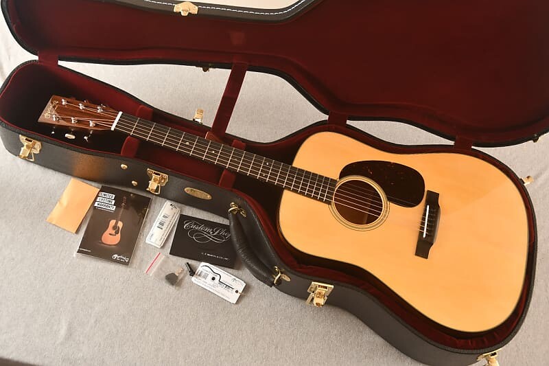 Акустическая гитара Martin Custom Shop D Style 18 Adirondack Mahogany Dread #2717048
Акустическая гитара Martin Custom Shop D Style 18 Adirondack Mahogany Dread #2717048