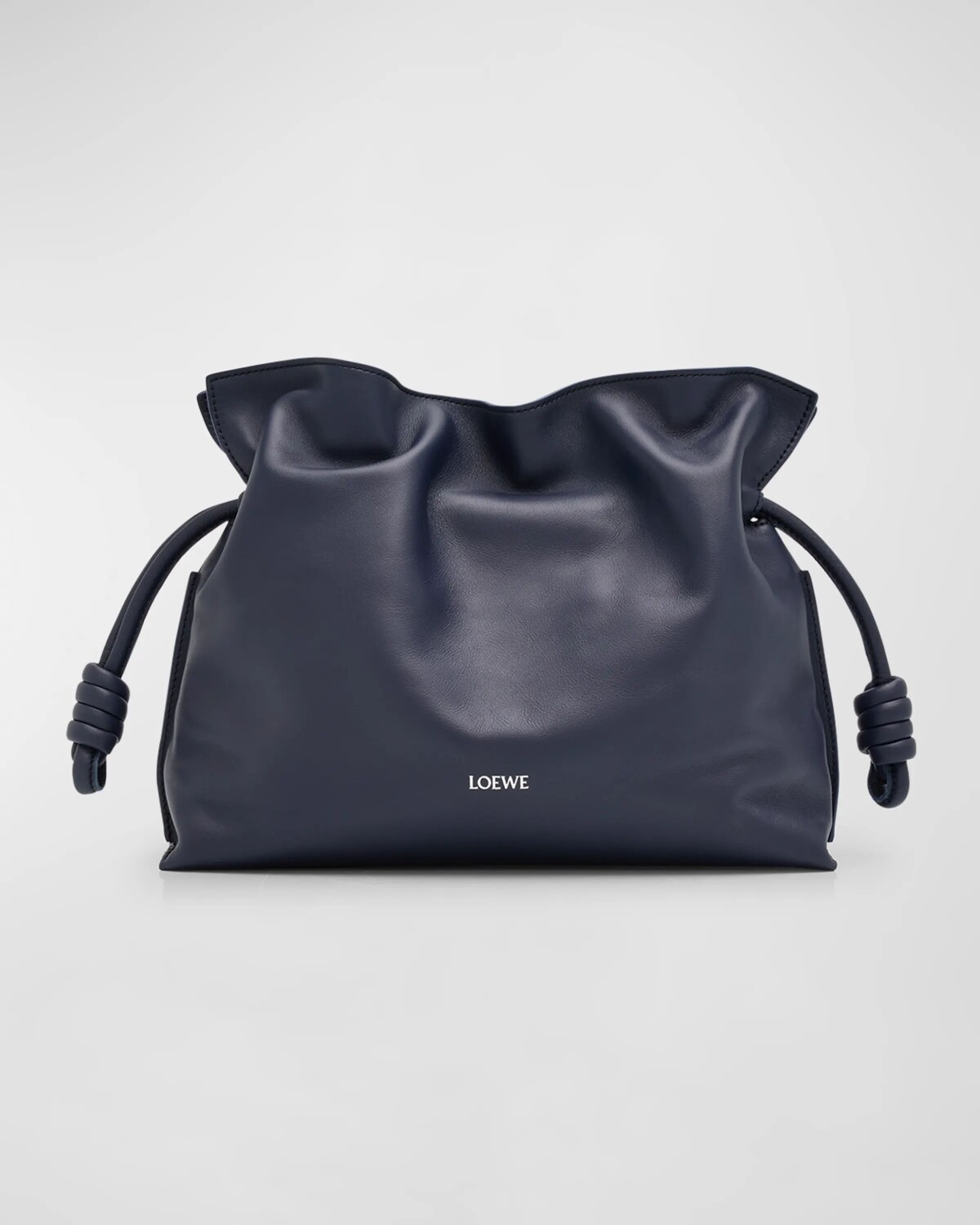 Клатч Flamenco из кожи напа с анаграммой из золотой фольги Loewe, цвет Abyss Blue
Клатч Flamenco из кожи напа с анаграммой из золотой фольги Loewe, цвет Abyss Blue