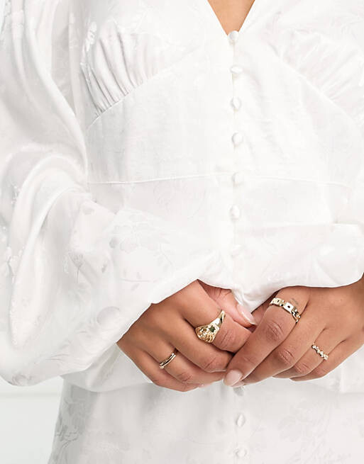 Белое жаккардовое платье макси на пуговицах с объемными рукавами Vila Bridal, Белый
Белое жаккардовое платье макси на пуговицах с объемными рукавами Vila Bridal, Белый
