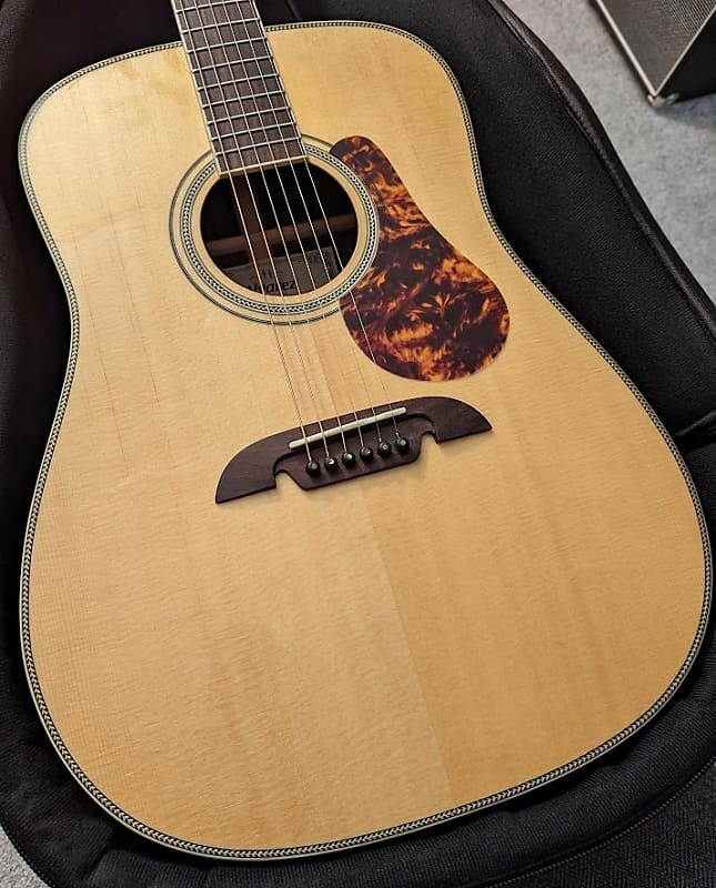 Акустическая гитара Alvarez Masterworks MD70 Herringbone Acoustic, w/Flexi-case, setup, & shipping
Акустическая гитара Alvarez Masterworks MD70 Herringbone Acoustic, w/Flexi-case, setup, & shipping