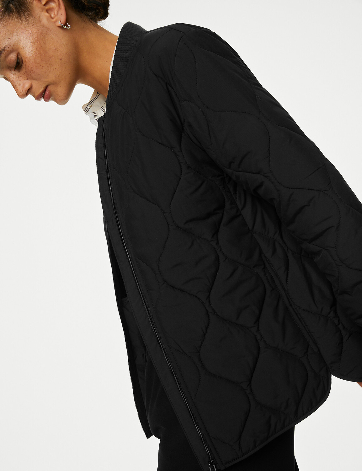 Легкая стеганая куртка Thermowarmth из переработанного сырья Marks & Spencer, черный
Легкая стеганая куртка Thermowarmth из переработанного сырья Marks & Spencer, черный