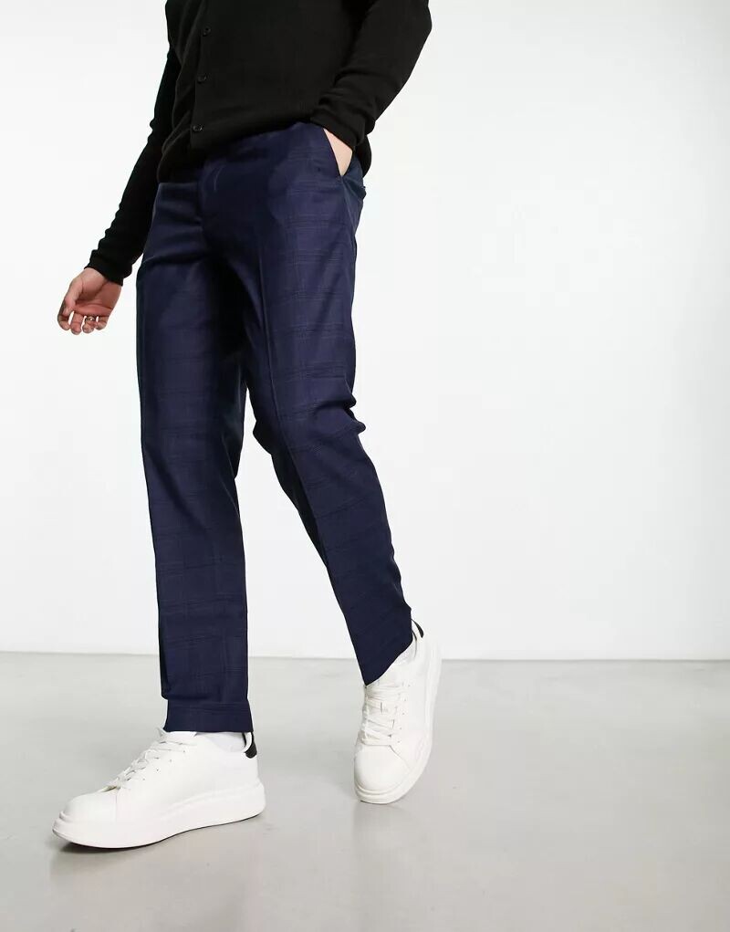 Элегантные темно-синие брюки в клетку Original Penguin с облегающим укороченным кроем
Элегантные темно-синие брюки в клетку Original Penguin с облегающим укороченным кроем