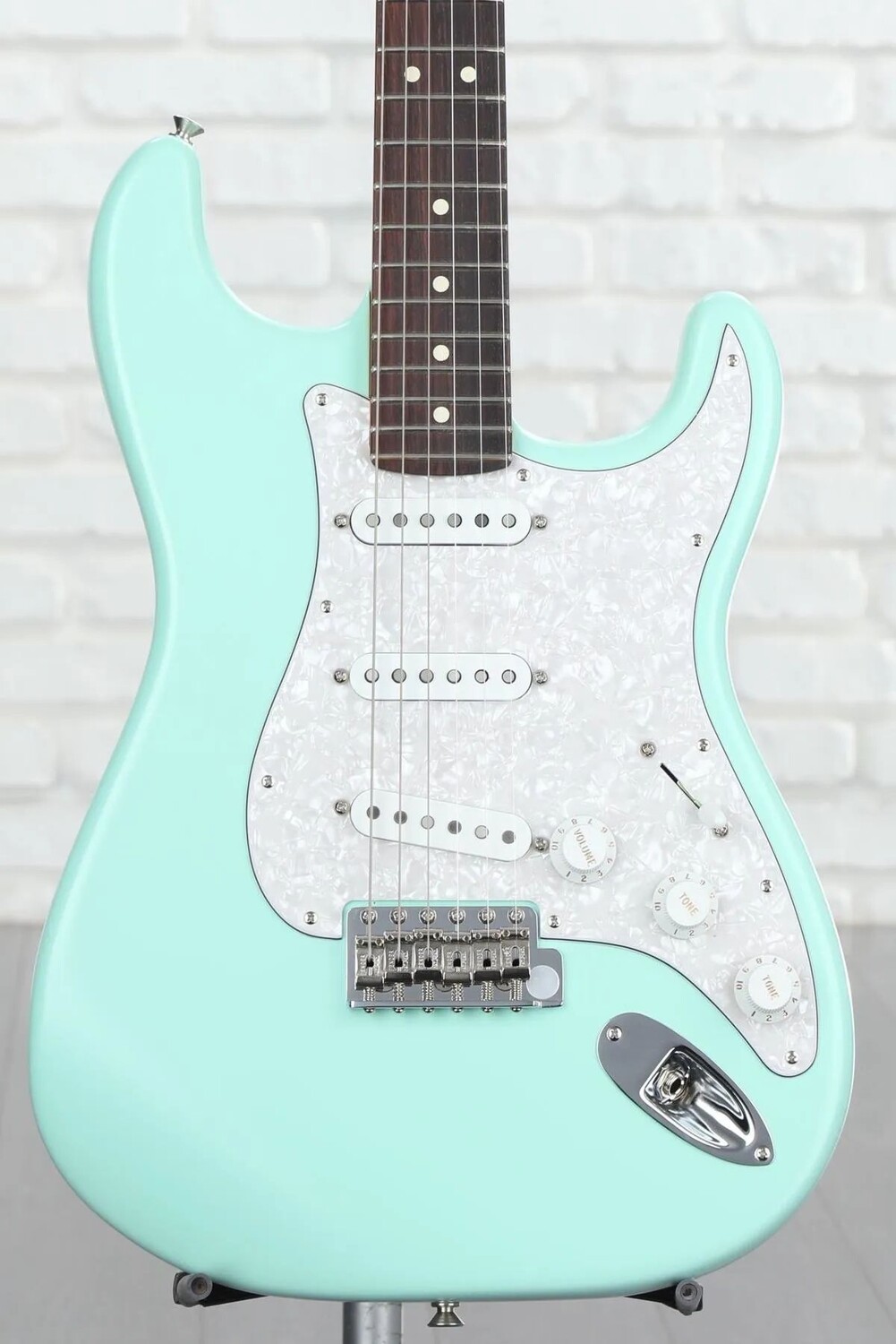 Новая ограниченная серия электрогитары Fender Cory Wong Stratocaster — Surf Green
Новая ограниченная серия электрогитары Fender Cory Wong Stratocaster — Surf Green