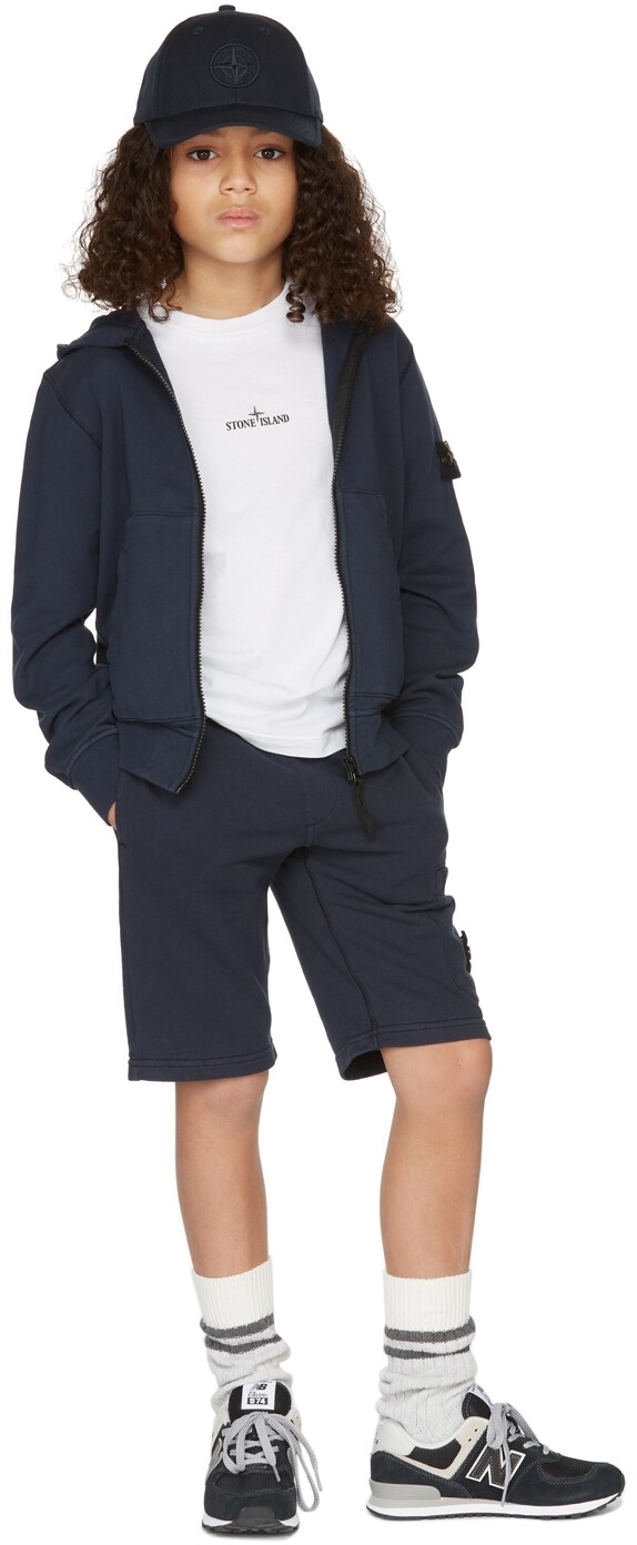 Детская белая футболка с логотипом, белая Код поставщика: 21054 Stone Island Junior
Детская белая футболка с логотипом, белая Код поставщика: 21054 Stone Island Junior