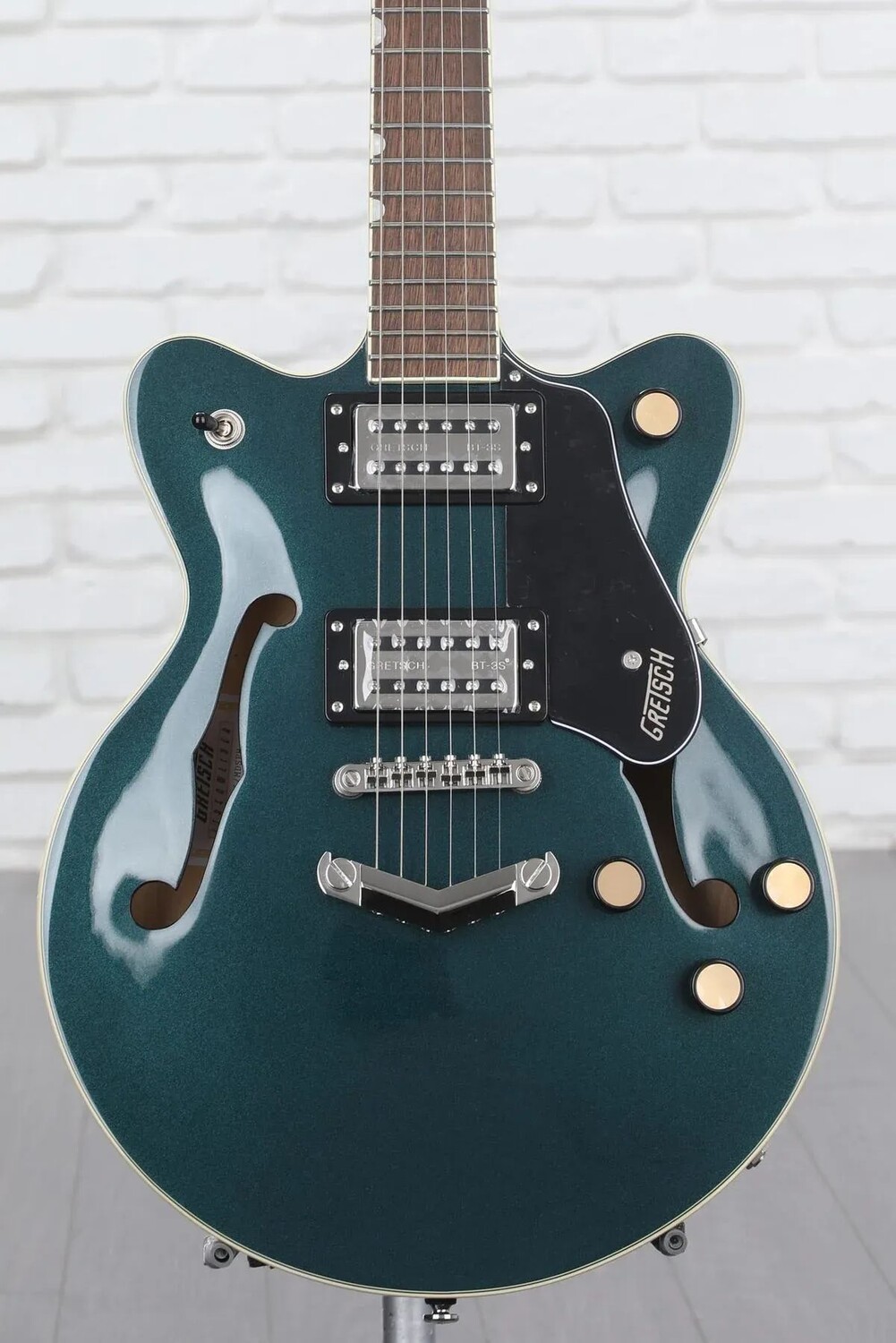 Новая гитара Gretsch G2655 Streamliner Center Block Jr. Doublecut с полуполым корпусом — Midnight Sapphire
Новая гитара Gretsch G2655 Streamliner Center Block Jr. Doublecut с полуполым корпусом — Midnight Sapphire