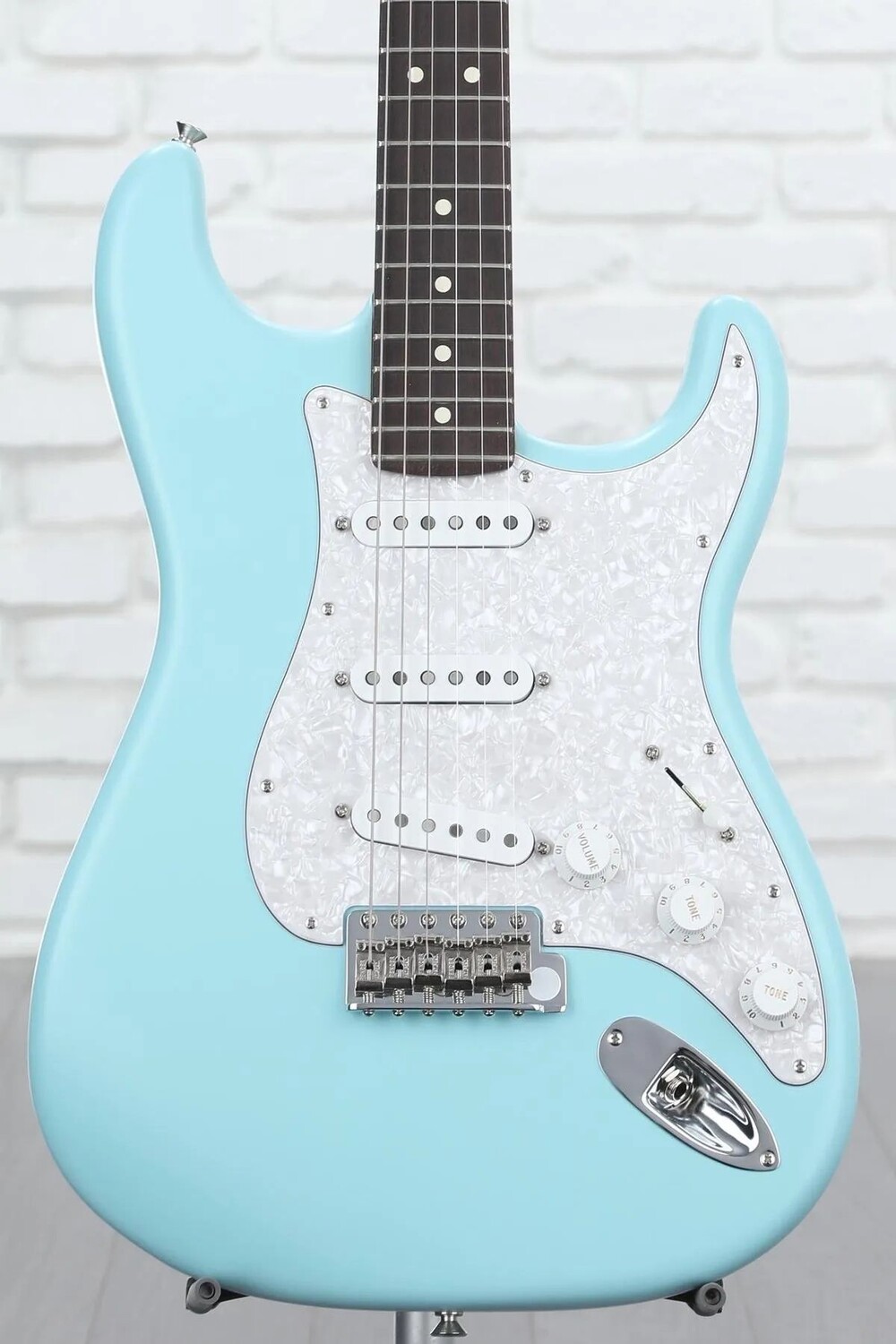 Новая ограниченная серия электрогитары Fender Cory Wong Stratocaster — Daphne Blue
Новая ограниченная серия электрогитары Fender Cory Wong Stratocaster — Daphne Blue