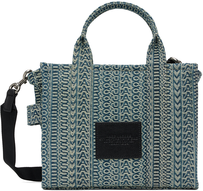 Синяя маленькая джинсовая сумка-тоут с монограммой The Washed Monogram Marc Jacobs
Синяя маленькая джинсовая сумка-тоут с монограммой The Washed Monogram Marc Jacobs