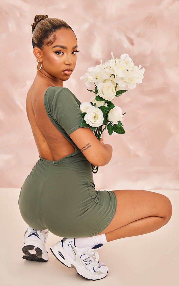 PrettyLittleThing Миниатюрный зеленый комбинезон цвета хаки с открытой спиной Soft Touch
PrettyLittleThing Миниатюрный зеленый комбинезон цвета хаки с открытой спиной Soft Touch