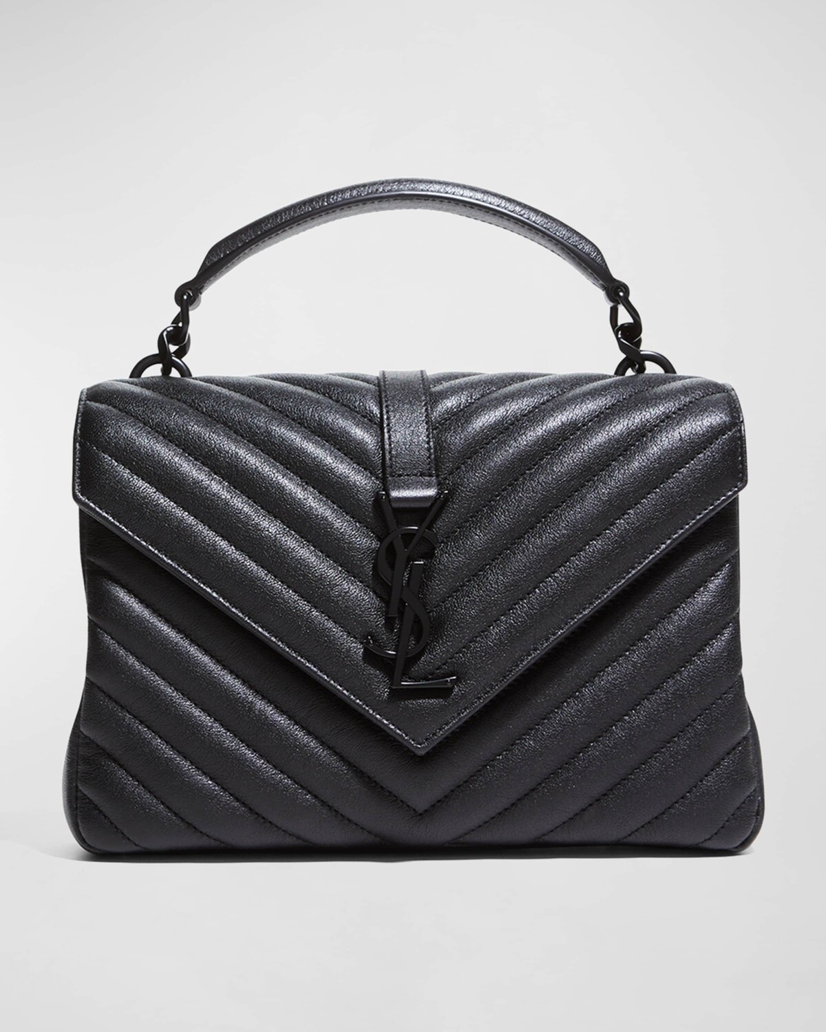 Сумка через плечо College среднего размера с клапаном YSL из стеганой кожи Saint Laurent, цвет Black
Сумка через плечо College среднего размера с клапаном YSL из стеганой кожи Saint Laurent, цвет Black