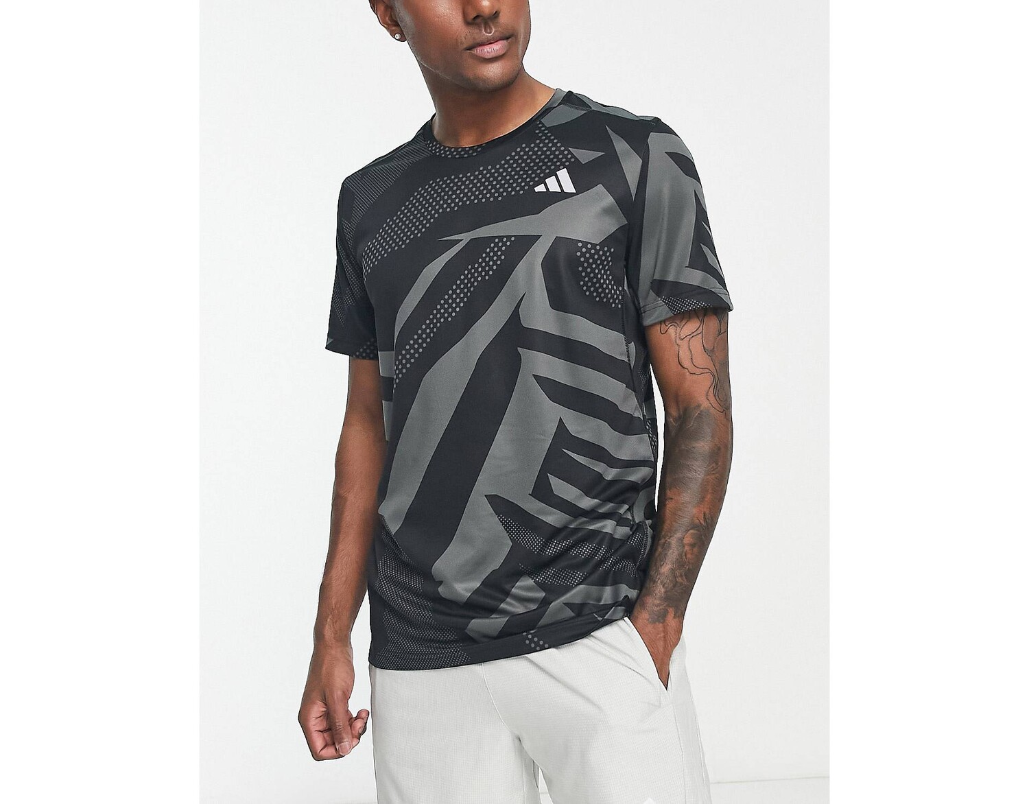Черная футболка с абстрактным принтом adidas Running Own The Run adidas performance
Черная футболка с абстрактным принтом adidas Running Own The Run adidas performance