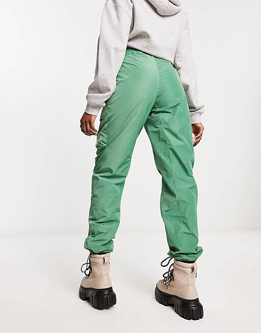 Зеленые брюки карго с высокой талией The North Face Alrescha эксклюзивно на ASOS, Зеленый
Зеленые брюки карго с высокой талией The North Face Alrescha эксклюзивно на ASOS, Зеленый