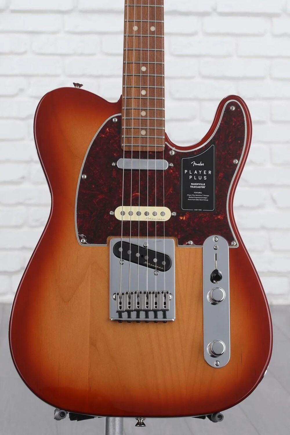 Электрогитара Fender Player Plus Nashville Telecaster Solidbody — Sienna Sunburst с накладкой на гриф Pau Ferro
Электрогитара Fender Player Plus Nashville Telecaster Solidbody — Sienna Sunburst с накладкой на гриф Pau Ferro