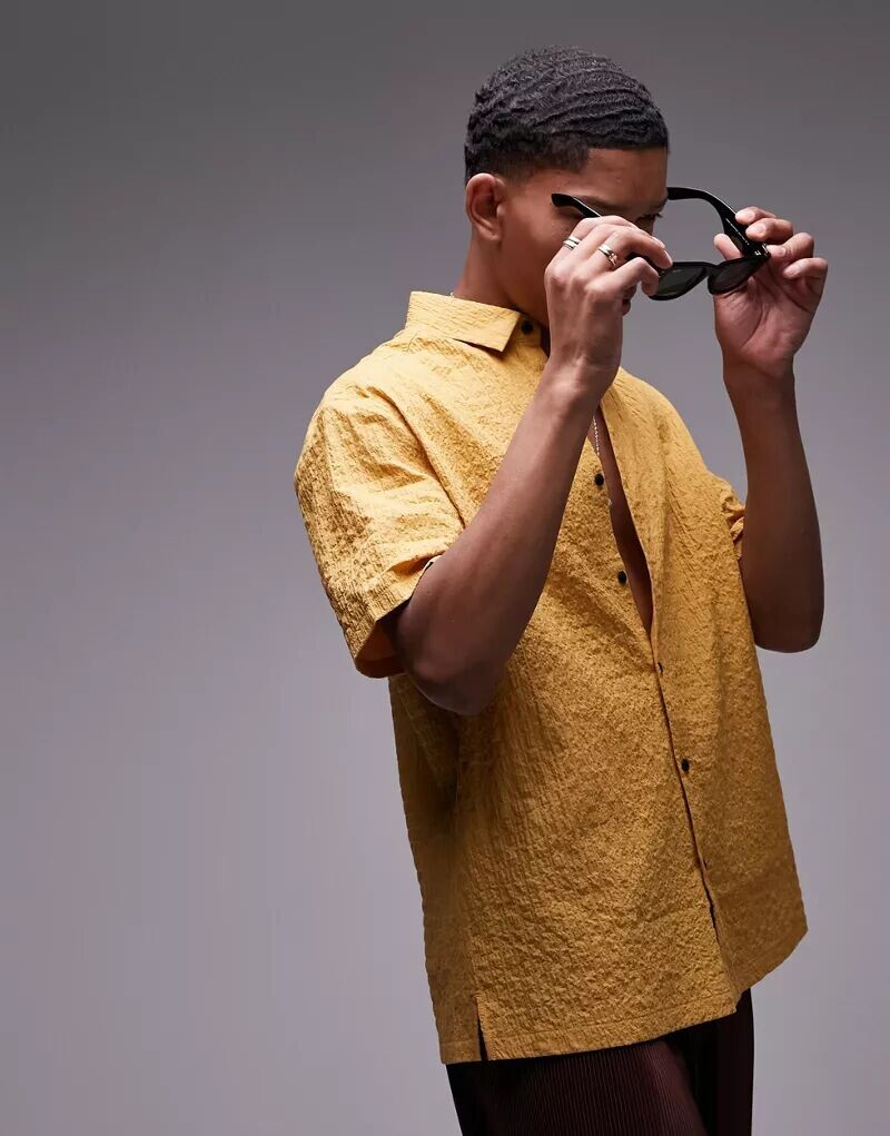 Однотонная рубашка Topman с короткими рукавами фактурного горчичного цвета, стандартного кроя
Однотонная рубашка Topman с короткими рукавами фактурного горчичного цвета, стандартного кроя