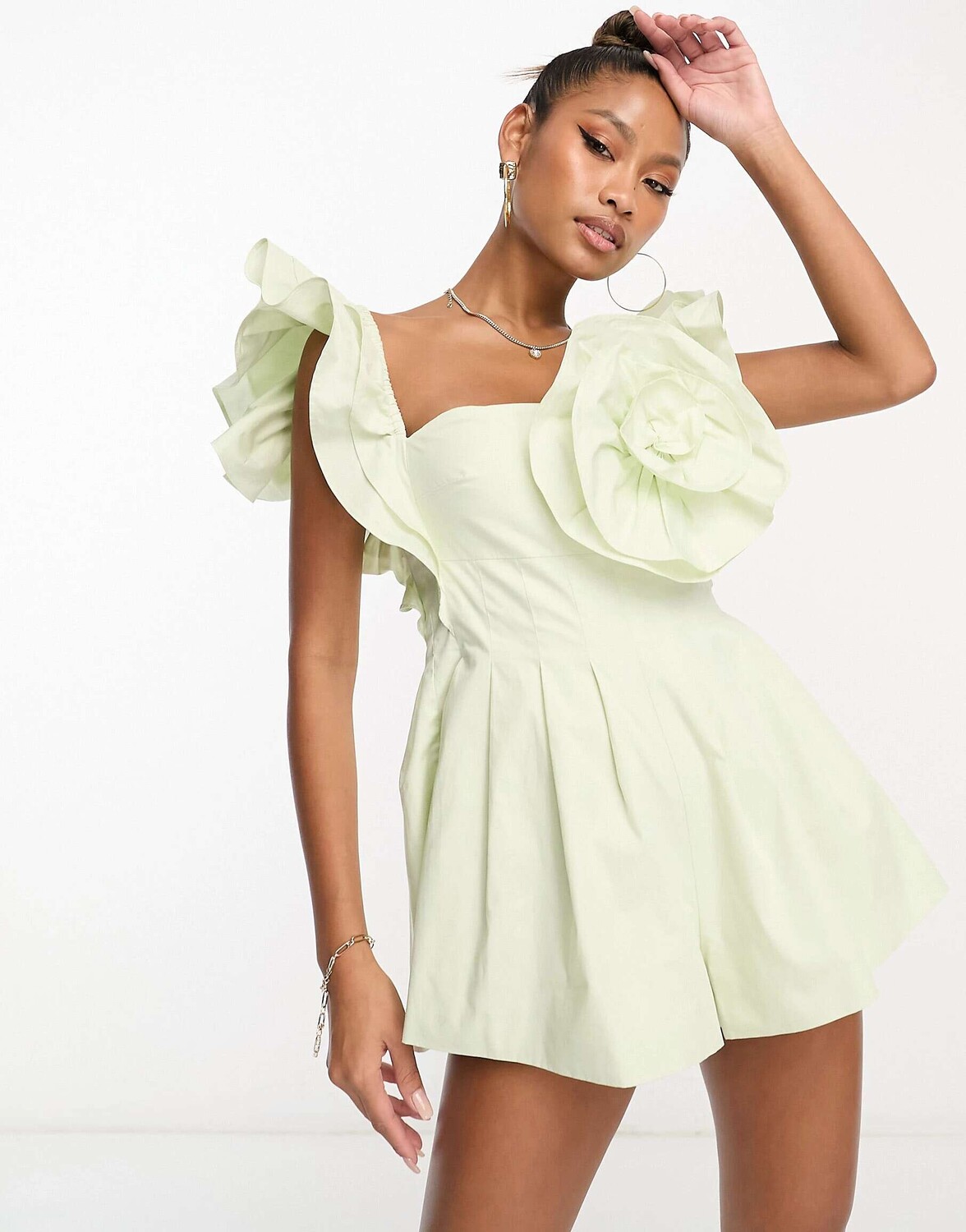 Комбинезон из поплина ASOS LUXE с корсажем и рукавами с рюшами нежно-зеленого цвета
Комбинезон из поплина ASOS LUXE с корсажем и рукавами с рюшами нежно-зеленого цвета