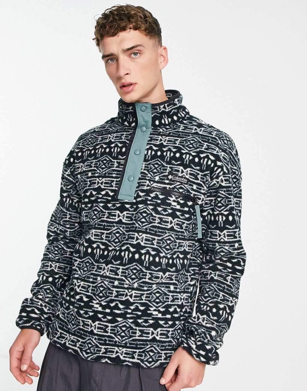 Флисовая куртка Columbia Helvetia 1/2 черного цвета с геопринтом эксклюзивно на ASOS, Черный
Флисовая куртка Columbia Helvetia 1/2 черного цвета с геопринтом эксклюзивно на ASOS, Черный