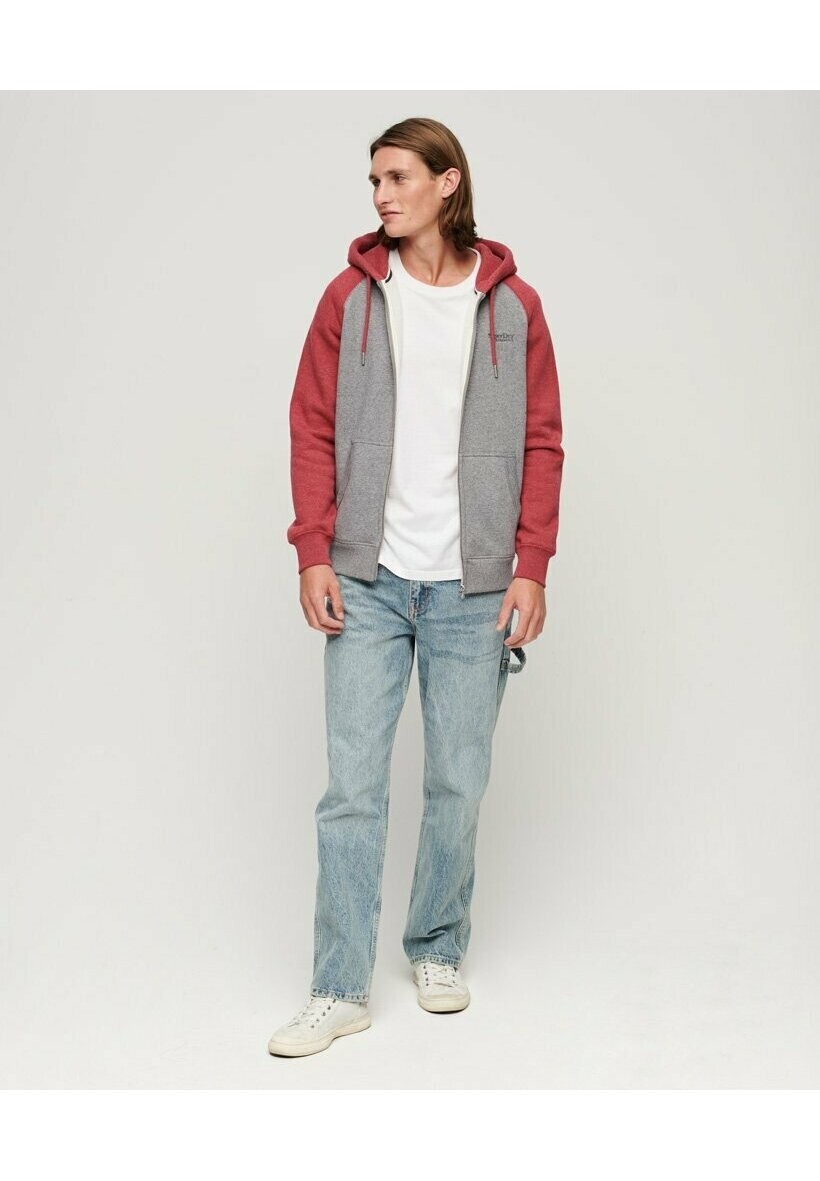 Толстовка на молнии Superdry Essential Baseball Zip Hoodie....., темно-серый в крапинку marl ягодно-красный marl
Толстовка на молнии Superdry Essential Baseball Zip Hoodie....., темно-серый в крапинку marl ягодно-красный marl