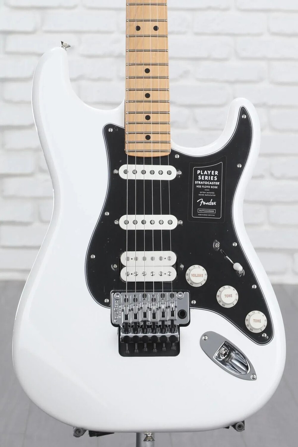 Fender Player Stratocaster HSS с Floyd Rose — полярный белый, с кленовой накладкой на грифе
Fender Player Stratocaster HSS с Floyd Rose — полярный белый, с кленовой накладкой на грифе