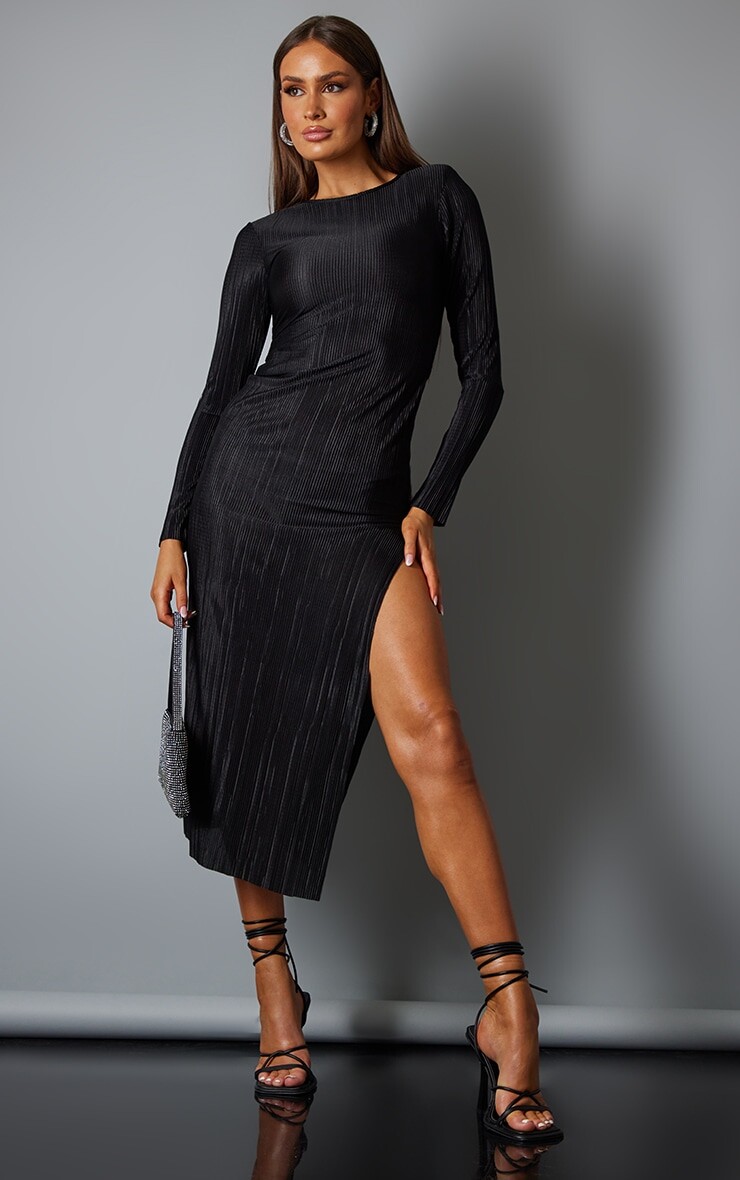 PrettyLittleThing Черное плиссированное платье-миди с длинными рукавами и разрезом
PrettyLittleThing Черное плиссированное платье-миди с длинными рукавами и разрезом