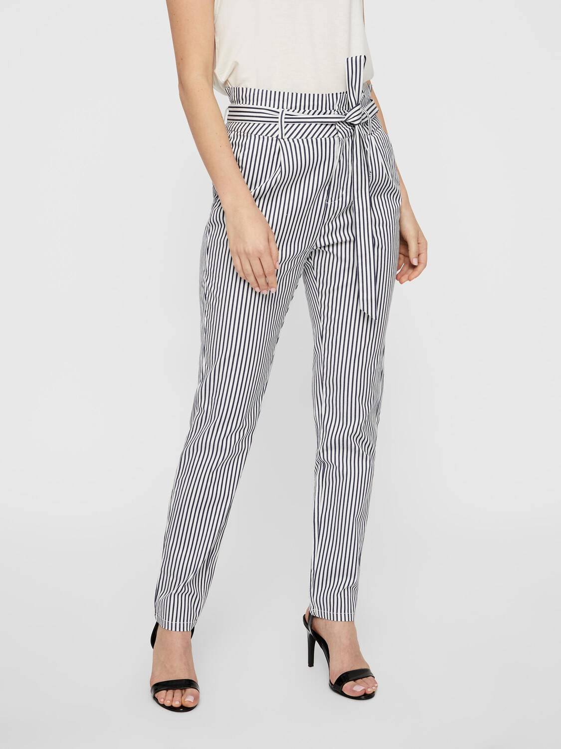 Брюки Vero Moda Gestreifte Business Stoffhose High Waist Paperbag Pants VMEVA, белый
Брюки Vero Moda Gestreifte Business Stoffhose High Waist Paperbag Pants VMEVA, белый
