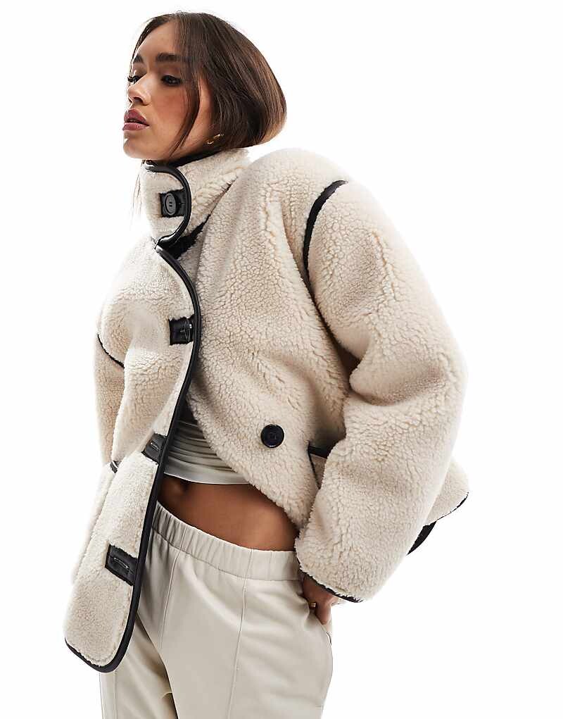 ASOS DESIGN – куртка из овчины бледно-бежевого цвета с высоким воротником
ASOS DESIGN – куртка из овчины бледно-бежевого цвета с высоким воротником