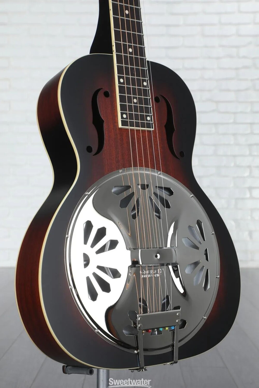 Резонатор Gretsch G9230 Bobtail с квадратным грифом и корпусом из красного дерева — 2 цвета Sunburst, накладка на гриф Padauk
Резонатор Gretsch G9230 Bobtail с квадратным грифом и корпусом из красного дерева — 2 цвета Sunburst, накладка на гриф Padauk