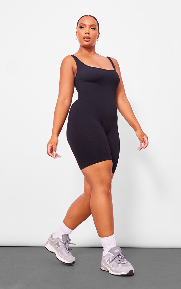 PrettyLittleThing Комбинезон Plus черного цвета в рубчик с овальным вырезом
PrettyLittleThing Комбинезон Plus черного цвета в рубчик с овальным вырезом