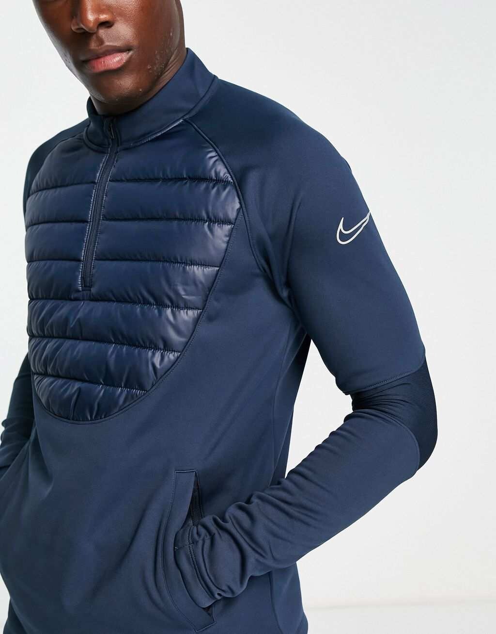 Темно-синяя футболка с половиной молнии Nike Football Academy Winter Warrior Therma-FIT
Темно-синяя футболка с половиной молнии Nike Football Academy Winter Warrior Therma-FIT