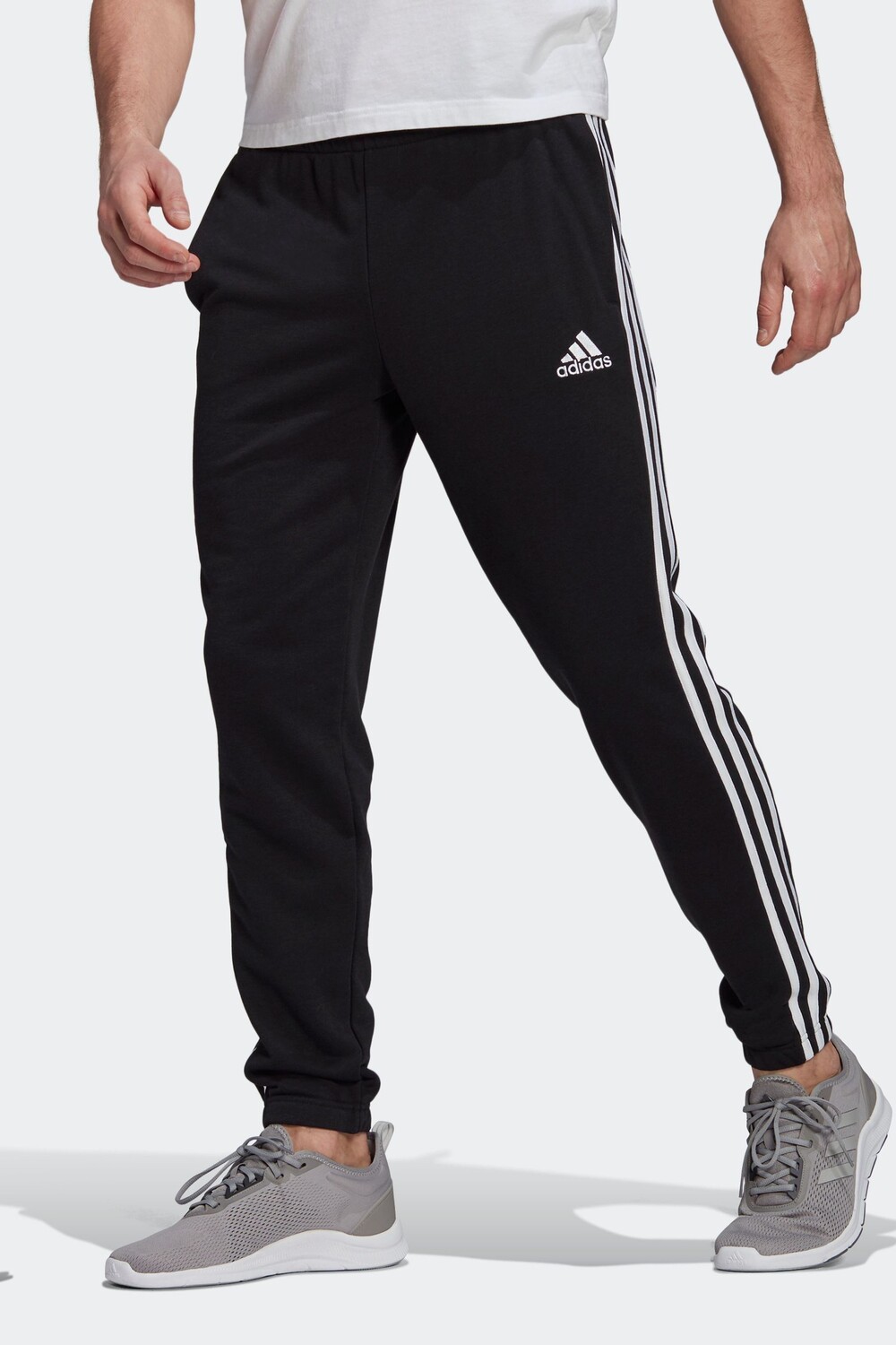 Sportswear Essentials махровые зауженные джоггеры с 3 полосками adidas, черный
Sportswear Essentials махровые зауженные джоггеры с 3 полосками adidas, черный