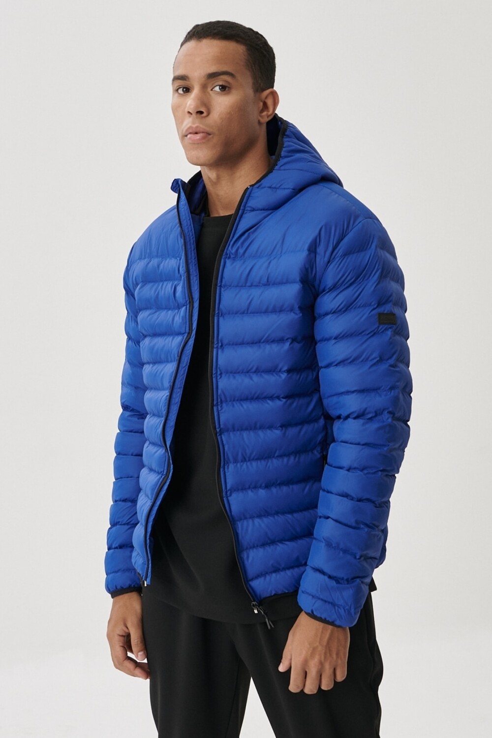 Мужское синее повседневное пальто Saks Standard Fit, ультралегкое, непроницаемое для холода AC&Co/Altınyıldız Classics AC&Co Altinyildiz Classics, синий
Мужское синее повседневное пальто Saks Standard Fit, ультралегкое, непроницаемое для холода AC&Co/Altınyıldız Classics AC&Co Altinyildiz Classics, синий