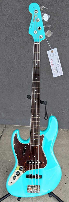 Басс гитара Fender American Vintage II 1966 4-String LEFTY Jazz Bass, Sea Foam Green w/Case
Басс гитара Fender American Vintage II 1966 4-String LEFTY Jazz Bass, Sea Foam Green w/Case