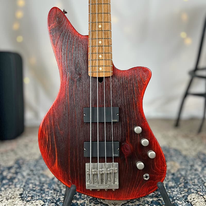 Басс гитара Offbeat Guitars "Jacqueline" aka "Jax" 32" Medium Scale Bass in Tangerine Dream Eclipse with Active EMG Pickups
Басс гитара Offbeat Guitars "Jacqueline" aka "Jax" 32" Medium Scale Bass in Tangerine Dream Eclipse with Active EMG Pickups