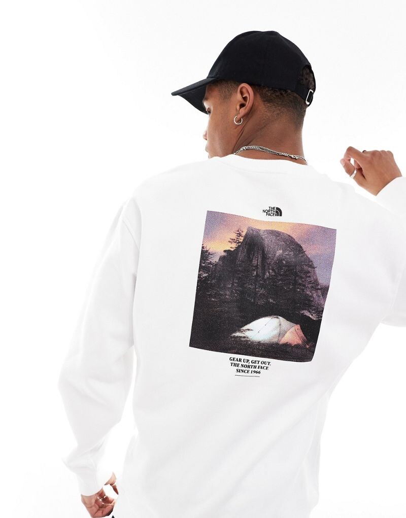 The North Face — белая толстовка с кемпинговым рисунком в стиле ретро на спине — эксклюзивно для ASOS
The North Face — белая толстовка с кемпинговым рисунком в стиле ретро на спине — эксклюзивно для ASOS