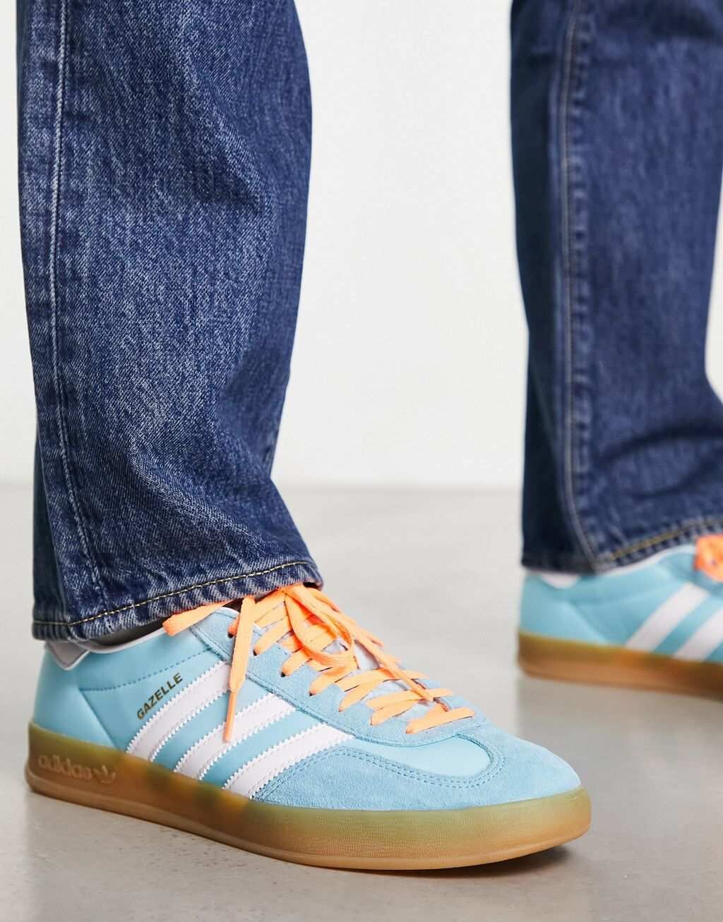 Синие и белые кроссовки на резиновой подошве adidas Originals Gazelle Indoor - LBLUE
Синие и белые кроссовки на резиновой подошве adidas Originals Gazelle Indoor - LBLUE