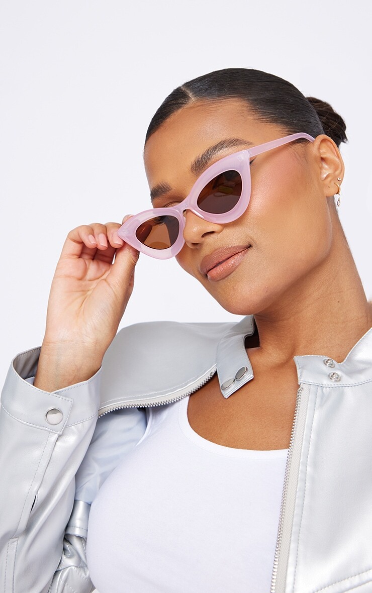 PrettyLittleThing Розовые солнцезащитные очки в оправе «кошачий глаз» с кристаллами молочного цвета
PrettyLittleThing Розовые солнцезащитные очки в оправе «кошачий глаз» с кристаллами молочного цвета