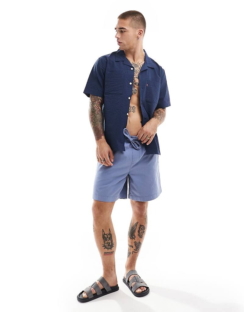 Levi's – Camp – Рубашка из жатого хлопка темно-синего цвета с воротником с лацканами
Levi's – Camp – Рубашка из жатого хлопка темно-синего цвета с воротником с лацканами