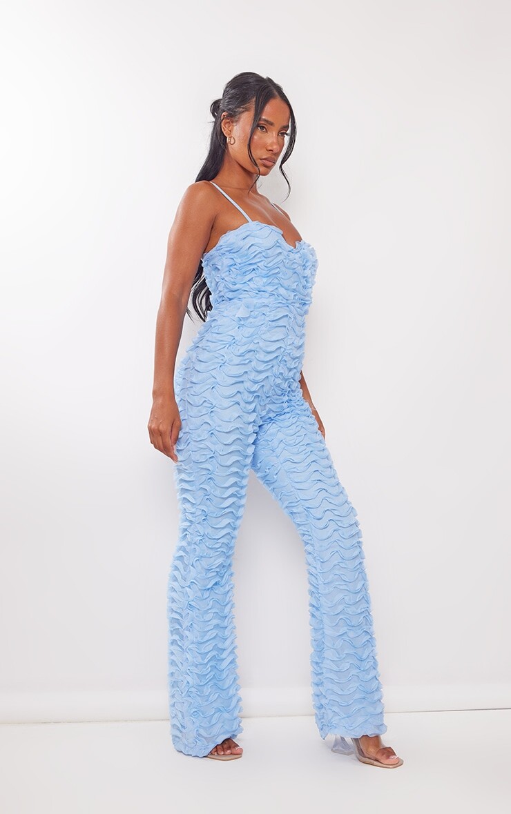PrettyLittleThing Синий шифоновый комбинезон с рюшами и V-образной полосой на бретелях
PrettyLittleThing Синий шифоновый комбинезон с рюшами и V-образной полосой на бретелях