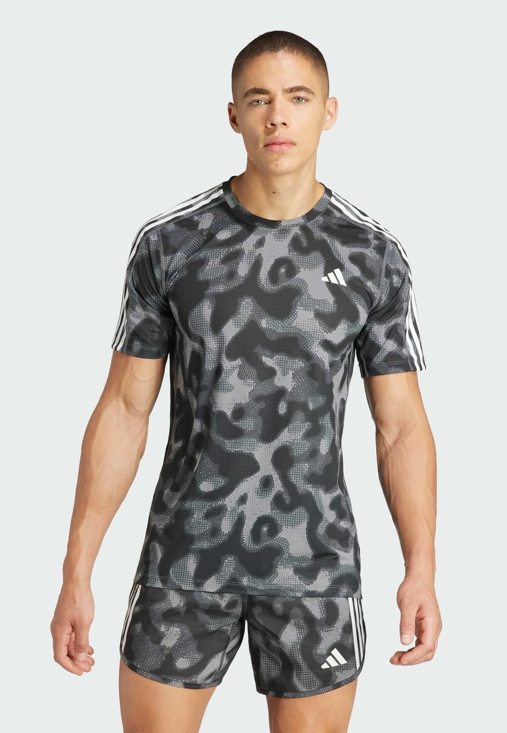 футболка с принтом Own The Run 3-Stripes Allover Adidas, цвет grey four grey six carbon black
футболка с принтом Own The Run 3-Stripes Allover Adidas, цвет grey four grey six carbon black
