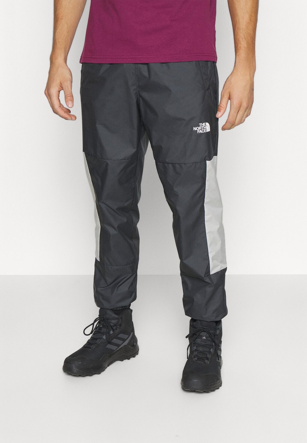 Спортивные брюки WIND TRACK PANT The North Face, асфальтовый серый/черный/голубино-серый
Спортивные брюки WIND TRACK PANT The North Face, асфальтовый серый/черный/голубино-серый