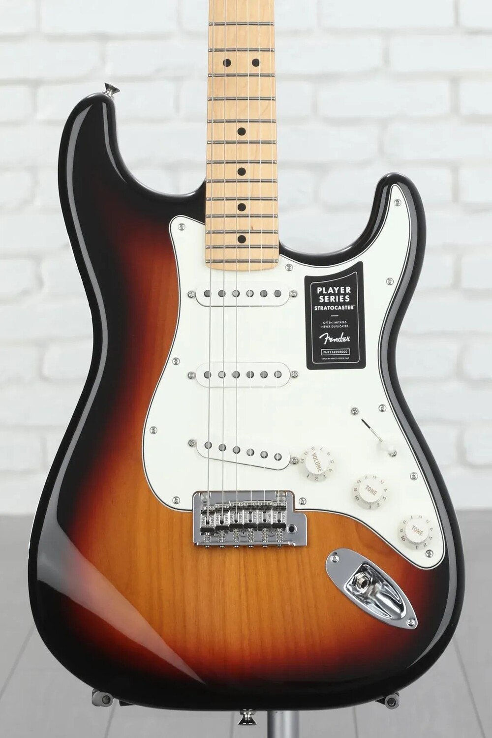 Fender Player Stratocaster — 3-тоновый Sunburst с кленовой накладкой на грифе
Fender Player Stratocaster — 3-тоновый Sunburst с кленовой накладкой на грифе