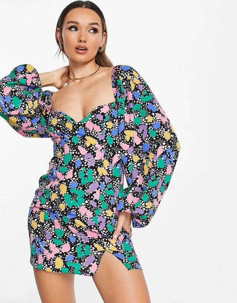 Повседневное мини-платье с расклешенными рукавами ASOS с ярким принтом в виде брызг
Повседневное мини-платье с расклешенными рукавами ASOS с ярким принтом в виде брызг