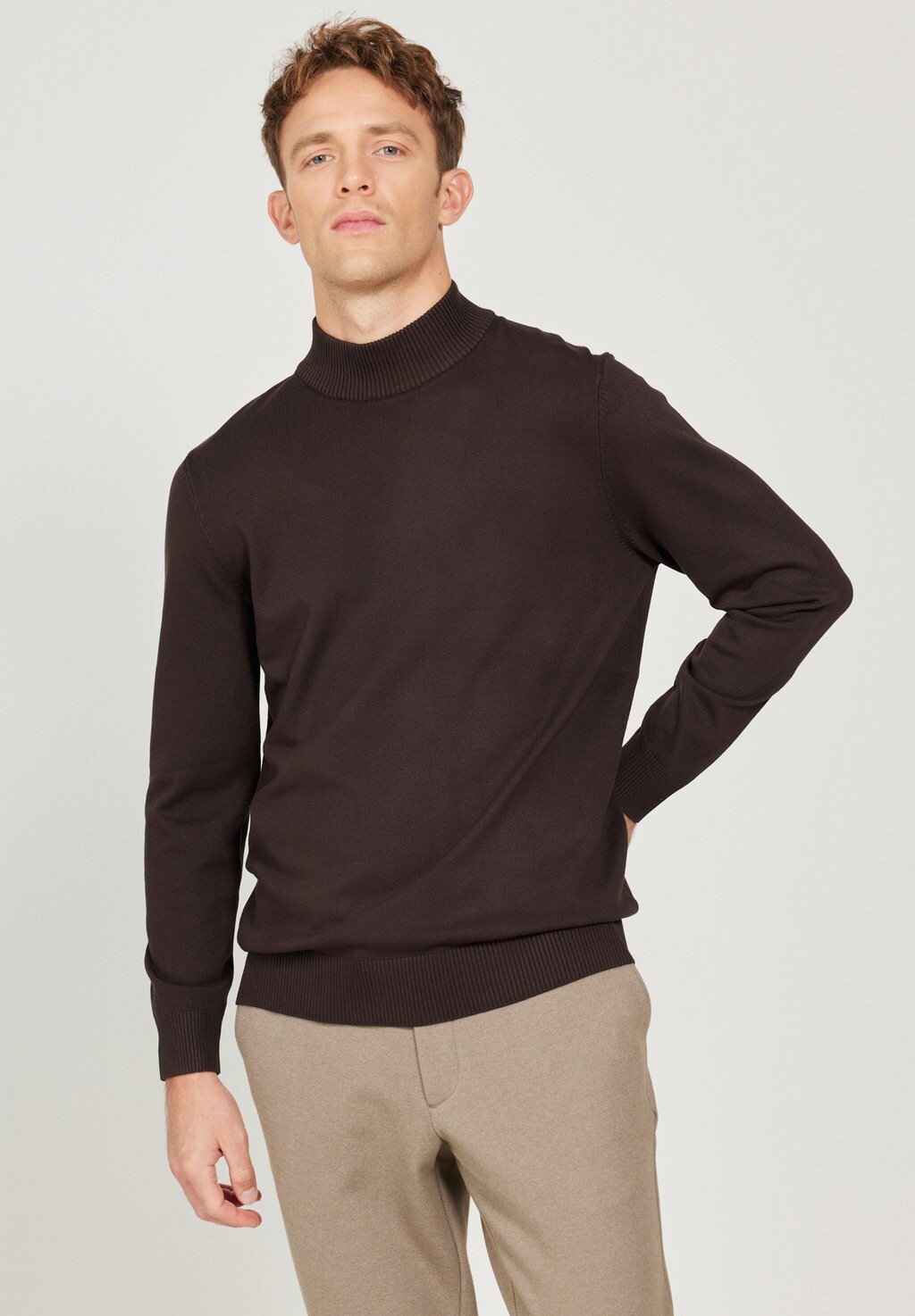 Свитер Standard Fit Basic Half Turtleneck AC&CO / ALTINYILDIZ CLASSICS, коричневый
Свитер Standard Fit Basic Half Turtleneck AC&CO / ALTINYILDIZ CLASSICS, коричневый