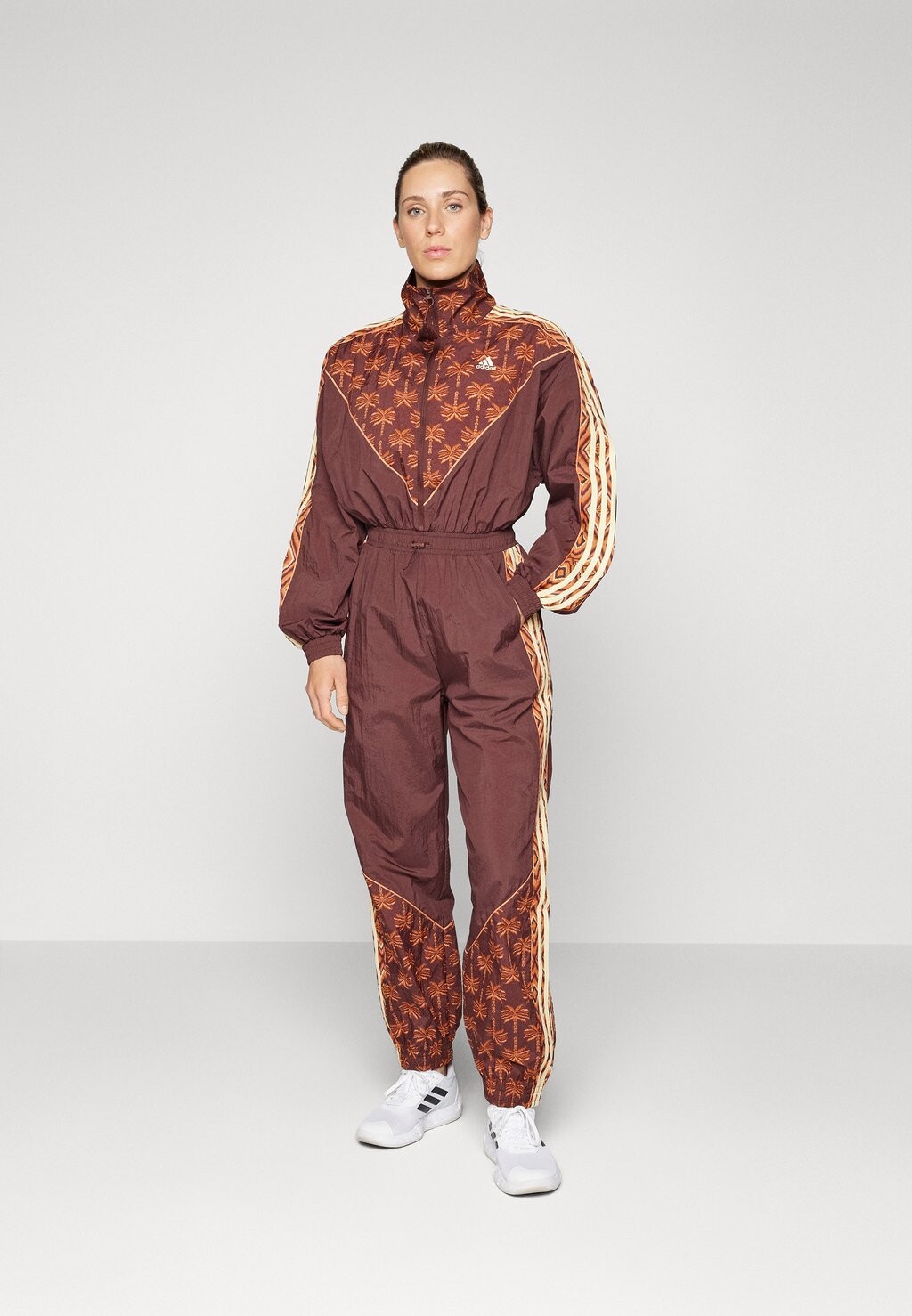 Комбинезон Farm Premium Onesie adidas Sportswear, загадочный коричневый/легко-желтый/тактильный оранжевый
Комбинезон Farm Premium Onesie adidas Sportswear, загадочный коричневый/легко-желтый/тактильный оранжевый