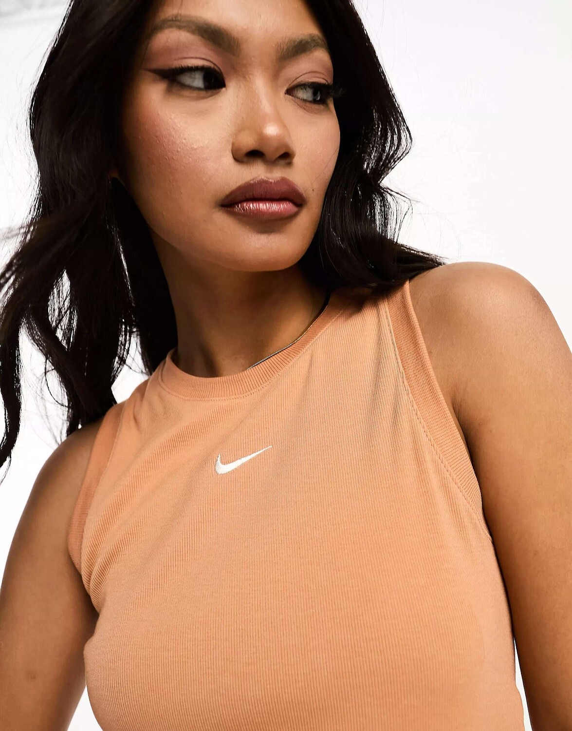 Янтарно-коричневая майка Nike mini с галочкой и укороченным краем в рубчик
Янтарно-коричневая майка Nike mini с галочкой и укороченным краем в рубчик