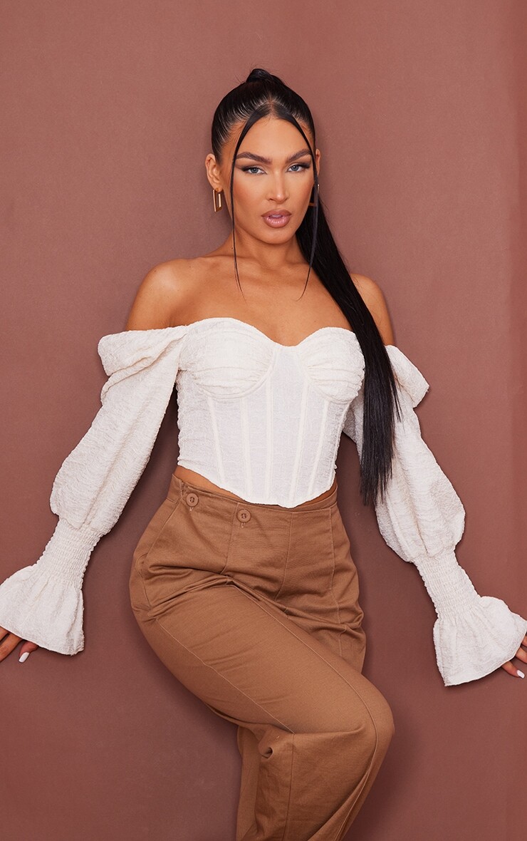 PrettyLittleThing Кремовый кружевной корсет с длинными рукавами и чашками для груди
PrettyLittleThing Кремовый кружевной корсет с длинными рукавами и чашками для груди